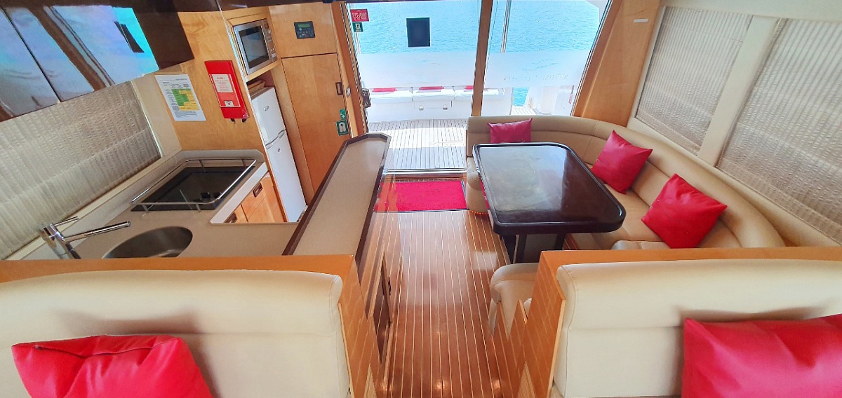 Аренда моторной яхты Majesty 56 XCLUSIVE III в Дубае